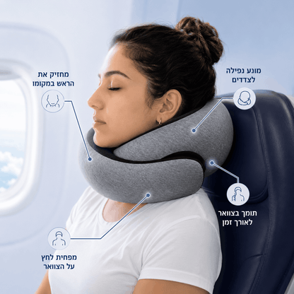 אישה ישנה במטוס עם כרית הטיסות של bonvollie, המחזיקה את הראש במקומו, מונעת נפילה לצדדים, מפחיתה לחץ ותומכת בצוואר לאורך זמן.